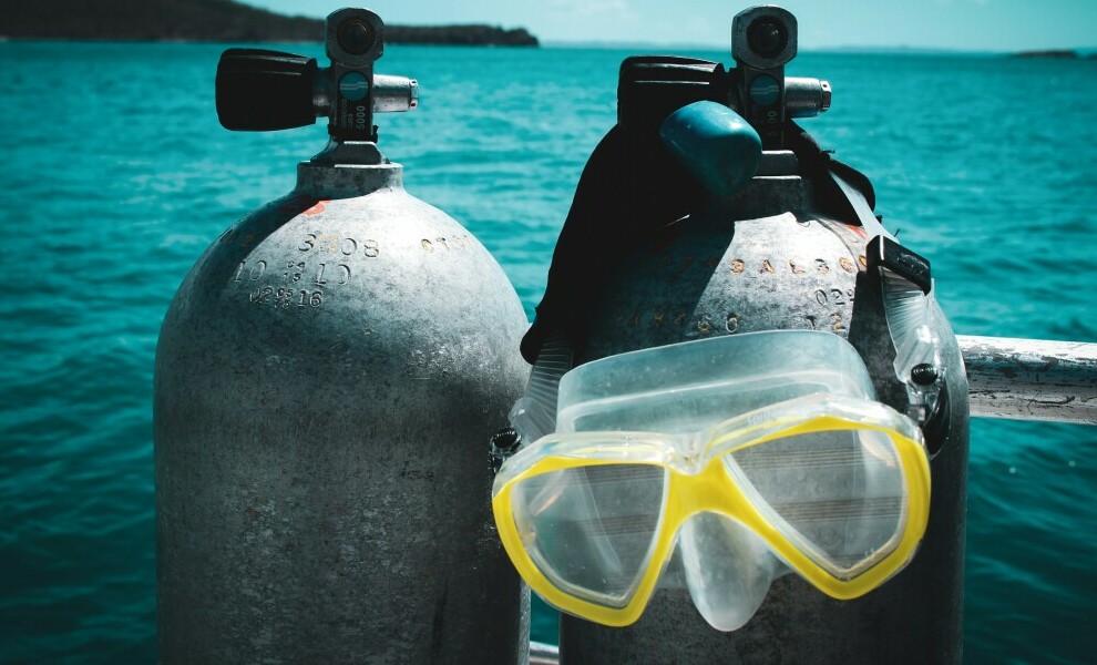 scuba mask and tanks